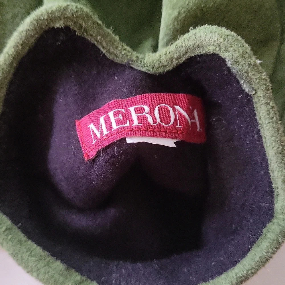Merona Vintage green suede ladies elegant gloves